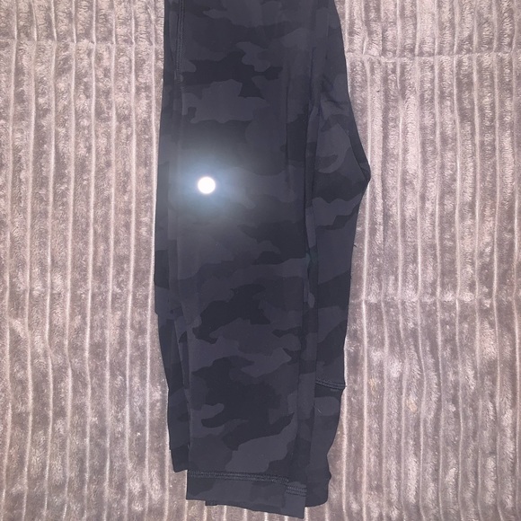 Lulu lemon black camo leggings - Picture 4 of 4